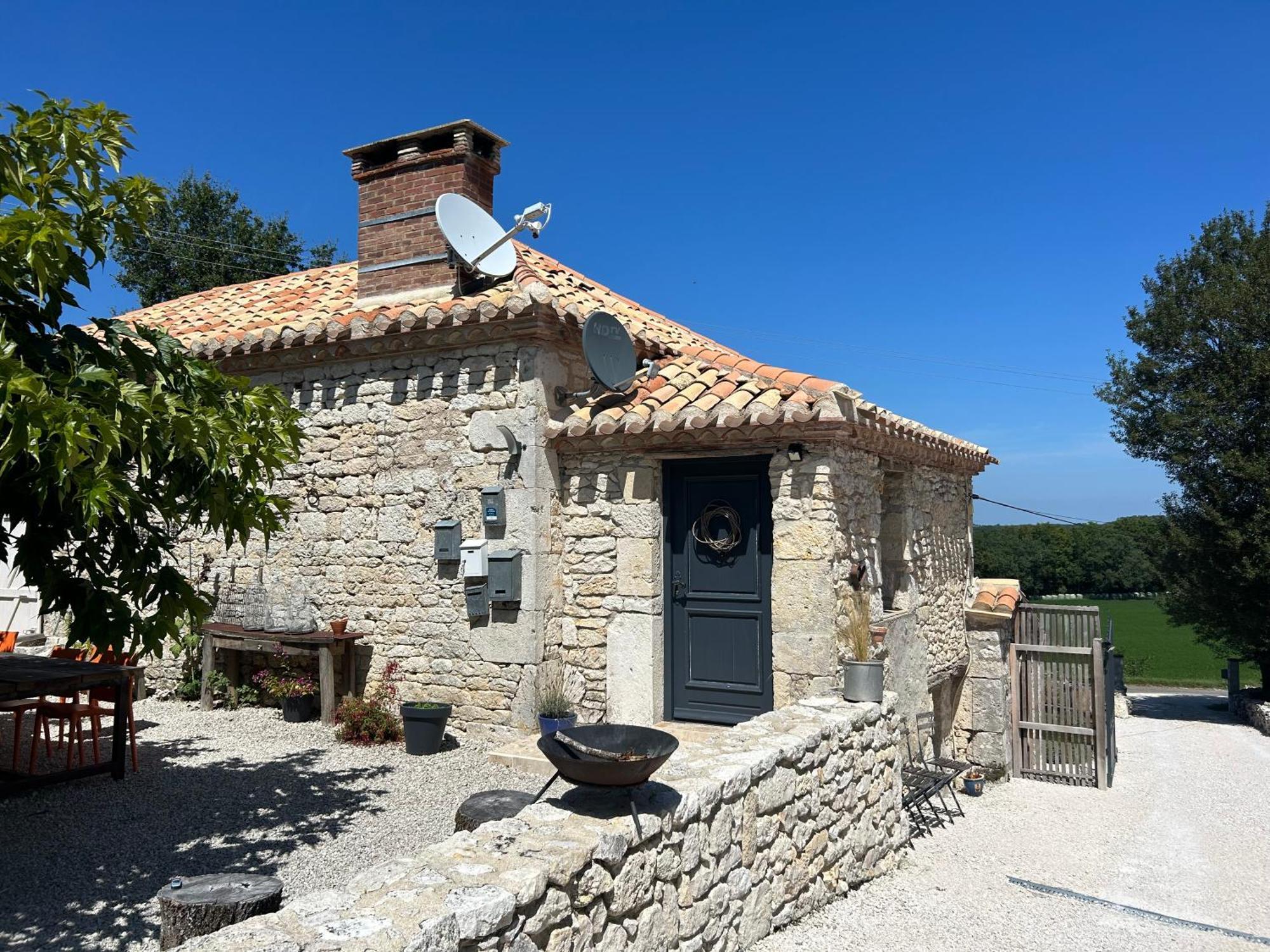 Les Fontanelles Du Quercy Blanc Villa Montcuq Bagian luar foto